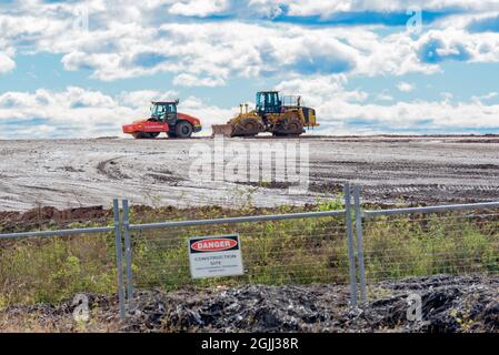 Giugno 2021 Luddenham, Sydney: Macchinari per movimento terra in loco presso il nuovo aeroporto internazionale Western Sydney (Nancy Bird Walton), la cui apertura è prevista per il 2026 Foto Stock