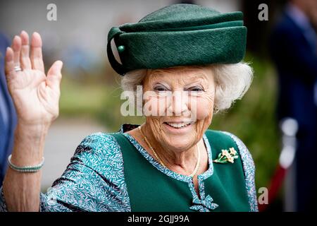 Rotterdam, Niederlande. 10 Settembre 2021. La Principessa Beatrice dei Paesi Bassi svela la finestra Pace e riconciliazione nella Chiesa Laurens di Rotterdam, 10 settembre 2021. Credit: Patrick van Katwijk/dpa/Alamy Live News Foto Stock