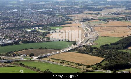 Vista aerea della circonvallazione esterna di Leeds in costruzione, questa immagine presa guardando verso nord Foto Stock