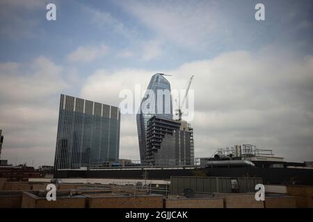 One Blackfriars - uno sviluppo ad uso misto al No. 1 Blackfriars Road a Bankside, Londra. E 'noto informalmente come il vaso o il Boomerang a causa di esso Foto Stock