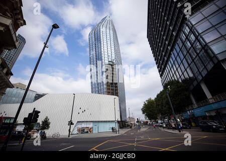 One Blackfriars - uno sviluppo ad uso misto al No. 1 Blackfriars Road a Bankside, Londra. E 'noto informalmente come il vaso o il Boomerang a causa di esso Foto Stock