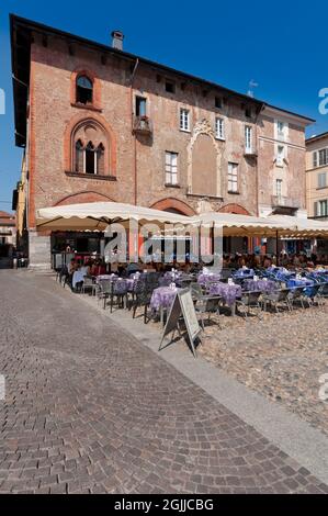 Italia, Lombardia, Pavia, Piazza della Vittoria, Ristorante Foto Stock