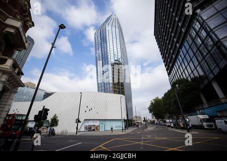 One Blackfriars - uno sviluppo ad uso misto al No. 1 Blackfriars Road a Bankside, Londra. E 'noto informalmente come il vaso o il Boomerang a causa di esso Foto Stock