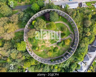 Vista aerea dal drone della McCaig’s Tower a Oban, Argyll e Bute, Scozia, Regno Unito Foto Stock