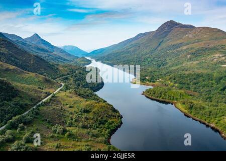 Vista aerea dal drone di Loch Leven da Kinlochleven a Lochaber, Highland Region, Scotland, UK Foto Stock