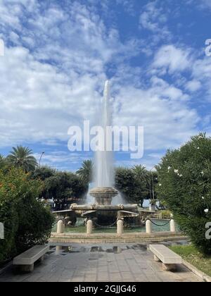 La fontana della Rosa dei Venti in Piazza Ebalia sul lungomare di Taranto, Puglia Foto Stock