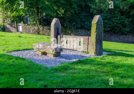 Le vecchie scorte al villaggio di Rivington nel Lancashire, un dispositivo antico per limitare e punire un individuo Foto Stock