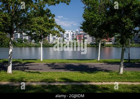 Vivere sul fiume a Francoforte sul meno Foto Stock