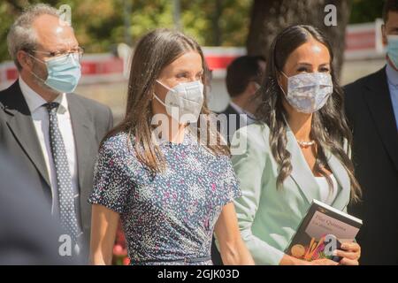 Madrid, Spagna. 10 Settembre 2021. Letizia la regina di Spagna partecipa al ritorno della fiera del libro a Madrid la Fiera del libro di Madrid ritorna al parco El Retiro dopo la pausa dello scorso anno, quando la pandemia del Covid-19 ha costretto a celebrare questo mitico appuntamento con la cultura in formato digitale. La Fiera inizia il 10 settembre e durerà fino al 26. (Foto di Alberto Sibaja/Pacific Press) Credit: Pacific Press Media Production Corp./Alamy Live News Foto Stock