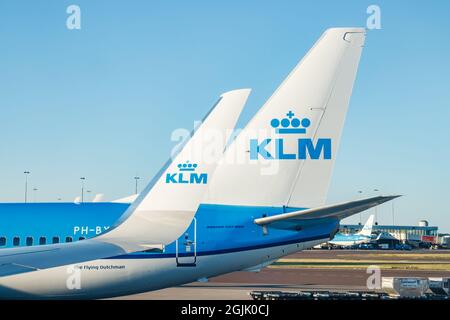 Amsterdam, Paesi Bassi - 17 luglio 2021: KLM Plains all'aeroporto di Schiphol. Foto Stock