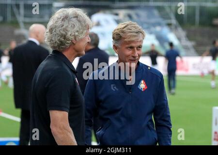 VELSEN-ZUID, PAESI BASSI - SETTEMBRE 10: Allenatore Gertjan Verbeek di Almere City FC, allenatore Andries Jonker di Telstar durante la partita olandese Keukenkampioendivisie tra Telstar e Almere City allo stadio Buko il 10 Settembre 2021 a Velsen-Zuid, Paesi Bassi (Foto di Hans van der Valk/Orange Pictures) Foto Stock