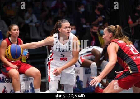 Parigi, Francia, 10 settembre 2021, Marie-Eve Paget (Francia) e Svenja Brunckhorst (Germania) in azione durante la FIBA 3x3 Europe Cup 2021 (1° giorno) - Basketball Eurocup Championship Credit: Live Media Publishing Group/Alamy Live News Foto Stock