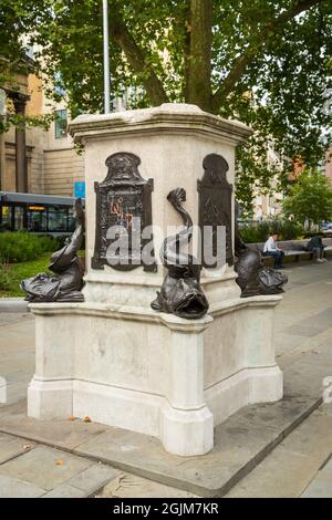 Plinto libero della statua dell'ex schiavo-commerciante Edward Colston, Bristol, Regno Unito Foto Stock