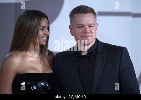 Venezia, Italia. 10 Settembre 2021. Matt Damon e Luciana Barroso hanno partecipato all'ultima Premiere Duel nell'ambito del 78° Festival Internazionale del Cinema di Venezia, il 10 settembre 2021. Foto di Aurore Marechal/ABACAPRESS.COM Credit: Abaca Press/Alamy Live News Foto Stock