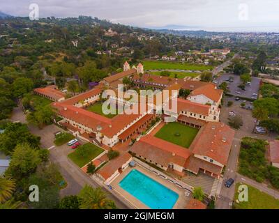 Old Mission Santa Barbara vista aerea al 2201 Laguna Street nella città di Santa Barbara, California CA, Stati Uniti. Questa missione è stata costruita nel 1820 con lo spagnolo Foto Stock