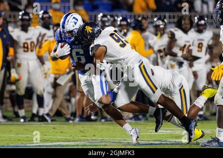 Durham, NC, Stati Uniti. 10 Settembre 2021. Duke Blue Devils Wide Receiver Eli Pancol (6) prende dow dalla North Carolina A&T Aggies fine difensiva Henry Daniel (99) dopo un grande guadagno nel terzo trimestre della partita di calcio NCAA al Wallace Wade Stadium di Durham, NC. (Scott Kinser/Cal Sport Media). Credit: csm/Alamy Live News Foto Stock