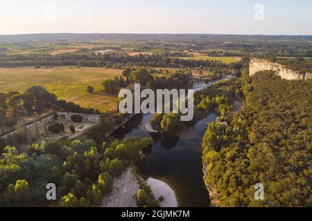 Vista dal surf stand up paddle presso il Pont-de-Gard in Francia Foto Stock