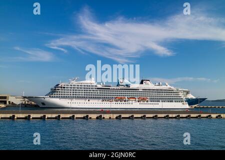 Nave da crociera Viking Star ormeggiata nel porto di Gazenica, Zara, Croazia Foto Stock