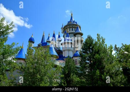 Luglio 22, 2021-Eskişehir, Turchia: Il Castello della fiaba. Nel Parco della Scienza e dell'Arte di Sazova. E' l'edificio piu' visitato dai visitatori Foto Stock