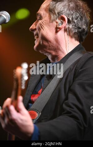 10 settembre 2021, Leeds, South Yorkshire, U.K: Go West Performing at , 80s Classical Concert , Leeds Millenium Square , UK , 10.09.2021 (Credit Image: © Robin Burns/ZUMA Press Wire) Foto Stock