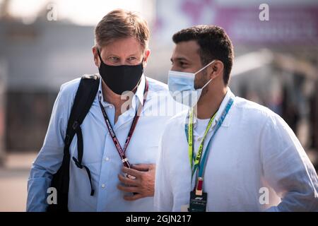 Monza, Italia. 11 Settembre 2021. (Da L a R): Martin Whitaker (GBR) CEO Arabia Saudita GP con il principe Khalid Bin Sultan al Faisal (KSA) Presidente della Federazione Saudita di automobili e motociclette. Gran Premio d'Italia, sabato 11 settembre 2021. Monza Italia. Credit: James Moy/Alamy Live News Foto Stock