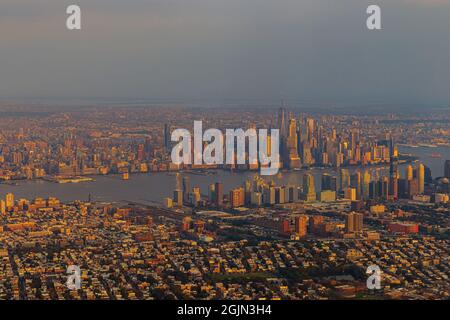 La città di New York skyline al tramonto Foto Stock