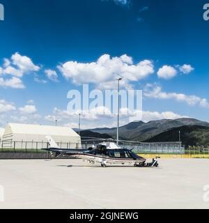 ALBENGA, ITALIA - Apr 18, 2018: L'elicottero Nexus AW109 utilizzato da Carabinieri nell'aeroporto di Albenga Panero Foto Stock