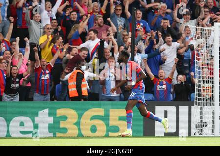 Londra, Regno Unito. 11 Settembre 2021. Odsonne Edouard of Crystal Palace segna il suo secondo posto per il 3-0 e festeggia durante la partita della Premier League tra Crystal Palace e Tottenham Hotspur a Selhurst Park, Londra, Inghilterra, il 11 settembre 2021. Foto di Ken Sparks. Solo per uso editoriale, licenza richiesta per uso commerciale. Nessun utilizzo nelle scommesse, nei giochi o nelle pubblicazioni di un singolo club/campionato/giocatore. Credit: UK Sports Pics Ltd/Alamy Live News Foto Stock