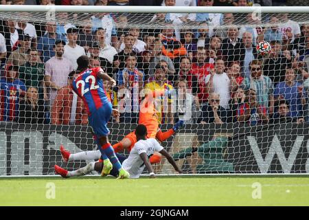 Londra, Regno Unito. 11 Settembre 2021. Odsonne Edouard di Crystal Palace segna il suo secondo posto nel 3-0 durante la partita della Premier League tra Crystal Palace e Tottenham Hotspur a Selhurst Park, Londra, Inghilterra, il 11 settembre 2021. Foto di Ken Sparks. Solo per uso editoriale, licenza richiesta per uso commerciale. Nessun utilizzo nelle scommesse, nei giochi o nelle pubblicazioni di un singolo club/campionato/giocatore. Credit: UK Sports Pics Ltd/Alamy Live News Foto Stock