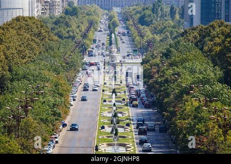 Bucarest, Romania - 09 settembre 2021: Vista lungo viale Unirii, durante il regime comunista chiamato viale della Vittoria del socialismo. Foto Stock