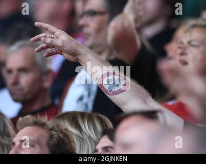 Brentford Community Stadium, Londra, Regno Unito. 11 Settembre 2021. Premier League Football, Brentford contro Brighton Athletic; i tifosi anticipano l'inizio della partita Credit: Action Plus Sports/Alamy Live News Foto Stock