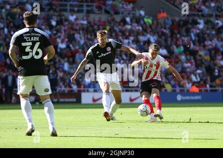 SUNDERLAND, REGNO UNITO. L'11 SETTEMBRE Dan Neil di Sunderland segna durante la partita della Sky Bet League 1 tra Sunderland e Accrington Stanley allo Stadio della luce di Sunderland sabato 11 settembre 2021. (Credit: Will Matthews | MI News) Credit: MI News & Sport /Alamy Live News Foto Stock