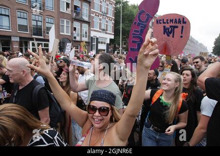 Amsterdam, Paesi Bassi. 11 Settembre 2021. Migliaia di persone prendono parte alla protesta "Unmute us” del 11 settembre 2021 ad Amsterdam, Paesi Bassi, contro le restrizioni al coronavirus. Gli organizzatori di eventi e festival protestano simultaneamente in varie città del paese, richiedono che gli eventi possano avvenire di nuovo a pieno titolo, come gli stati continuano a combattere la diffusione del delta coronavirus ceppo. (Foto di Paulo Amorim/Sipa USA) Credit: Sipa USA/Alamy Live News Foto Stock