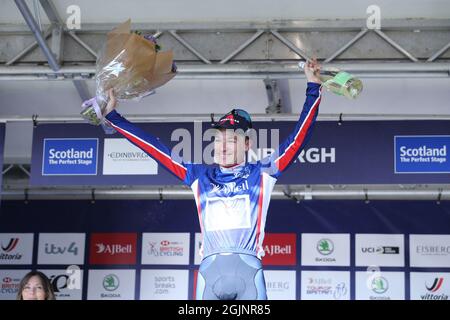 Ethan Hayter, il grande britannico, festeggia di essere il leader di gara dopo la fase sette dell'AJ Bell Tour of Britain da Hawick a Edimburgo. Data foto: Sabato 11 settembre 2021. Foto Stock