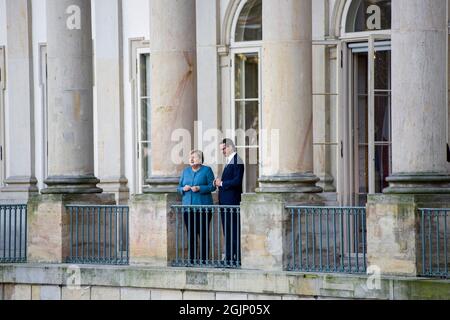 Varsavia, Polonia. 11 Settembre 2021. Angela Merkel e Mateusz Morawiecki visti durante un incontro al Palazzo sull'Isola (Pa?ac na Wyspie) a Varsavia. Il cancelliere tedesco Angela Merkel è in visita a Varsavia per un'ultima volta prima di ritirarsi dalla politica. La sig.ra Merkel è stata accolta dal primo ministro polacco Mateusz Morawiecki. Credit: SOPA Images Limited/Alamy Live News Foto Stock