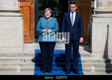 Varsavia, Polonia. 11 Settembre 2021. Angela Merkel e Mateusz Morawiecki visti durante un incontro al Palazzo sull'Isola (Pa?ac na Wyspie) a Varsavia. Il cancelliere tedesco Angela Merkel è in visita a Varsavia per un'ultima volta prima di ritirarsi dalla politica. La sig.ra Merkel è stata accolta dal primo ministro polacco Mateusz Morawiecki. (Foto di Attila Husejnow/SOPA Images/Sipa USA) Credit: Sipa USA/Alamy Live News Foto Stock