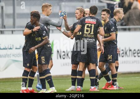 I giocatori di Anversa festeggiano dopo aver vinto una partita di calcio tra KAS Eupen e Royal Antwerp FC, sabato 11 settembre 2021 a Eupen, il giorno 7 della Foto Stock