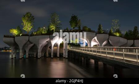 Little Island Park di notte, Manhattan, New York, USA Foto Stock