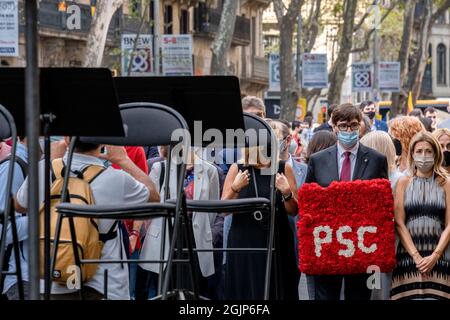 Barcellona, Spagna. 11 Settembre 2021. Salvador Illa, leader del gruppo di socialisti della Catalogna (PSC) è visto durante l'offerta di fiori al monumento di Rafael de Casanovas.Catalogna celebra la tradizionale Diada de Catalunya 2021 con una corona a Rafael de Casanova a Barcellona, il primo atto di una giornata piena di manifestazioni di lettura, raduni e manifestazioni pubbliche. Credit: SOPA Images Limited/Alamy Live News Foto Stock