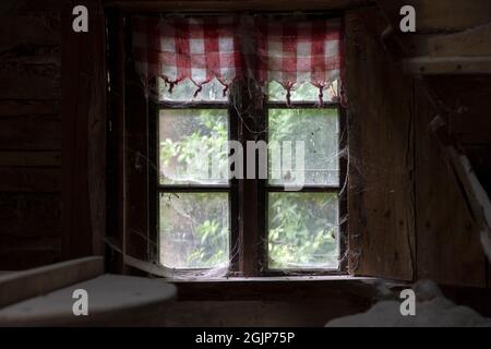 Finestra di un antico mulino casa Foto Stock