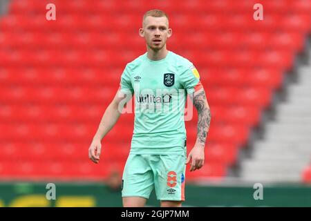 Lewis o'Brien #8 di Huddersfield Town durante il gioco Foto Stock