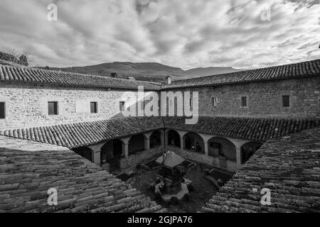 Assisi, chiesa di San Damiano. La Chiesa di San Damiano, è il luogo dove morì Santa Chiara e dove San Francesco trovò la conversione. Foto Stock