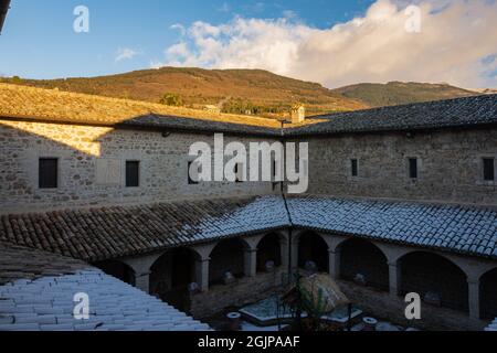 Assisi, chiesa di San Damiano. La Chiesa di San Damiano, è il luogo dove morì Santa Chiara e dove San Francesco trovò la conversione. Foto Stock