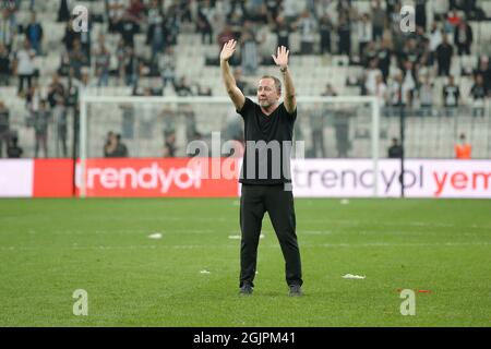 ISTANBOEL, TURCHIA - SETTEMBRE 11: Headcoach Ali Reza Sergen Yalcin di Besiktas durante la partita della Superlega Turca tra Besiktas e Yeni Malatyaspor al Parco Vodafone il 11 Settembre 2021 a Istanboel, Turchia (Foto di /Orange Pictures) Foto Stock