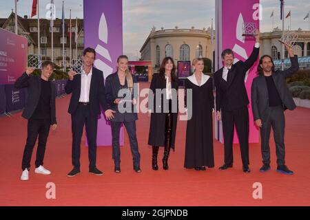 Sean Baker, Simon Rex, Sofia Kappel, Charlotte Gainsbourg, Diego Ongaro, Pascual Sisto partecipa alla fotocall vincitrice durante il 47th Deauville American Film Festival a Deauville, Francia, il 11 settembre 2021. Foto di Julien Reynaud/APS-Medias/ABACAPRESS.COM Foto Stock