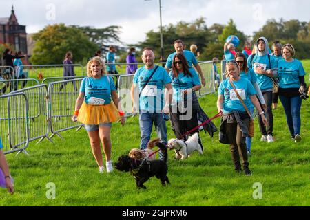 Arley Hall & Gardens, Warrington, Cheshire, Regno Unito. 11 Settembre 2021. 5k Sunset Walk per raccogliere soldi per San Rocco, l'Hospice locale per le persone a cui è stata diagnosticata una malattia che limita la vita Credit: John Hopkins/Alamy Live News Foto Stock