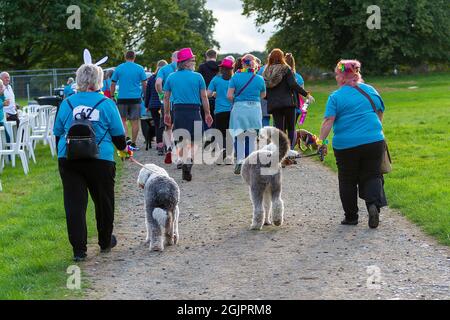 Arley Hall & Gardens, Warrington, Cheshire, Regno Unito. 11 Settembre 2021. 5k Sunset Walk per raccogliere soldi per San Rocco, l'Hospice locale per le persone a cui è stata diagnosticata una malattia che limita la vita Credit: John Hopkins/Alamy Live News Foto Stock