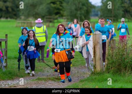 Arley Hall & Gardens, Warrington, Cheshire, Regno Unito. 11 Settembre 2021. 5k Sunset Walk per raccogliere soldi per San Rocco, l'Hospice locale per le persone a cui è stata diagnosticata una malattia che limita la vita Credit: John Hopkins/Alamy Live News Foto Stock