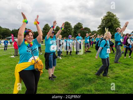 Arley Hall & Gardens, Warrington, Cheshire, Regno Unito. 11 Settembre 2021. 5k Sunset Walk per raccogliere soldi per San Rocco, l'Hospice locale per le persone a cui è stata diagnosticata una malattia che limita la vita Credit: John Hopkins/Alamy Live News Foto Stock