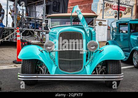 Virginia City, NV - 30 luglio 2021: 1932 Ford Model 18 Standard Roadster ad una mostra di automobili locale. Foto Stock